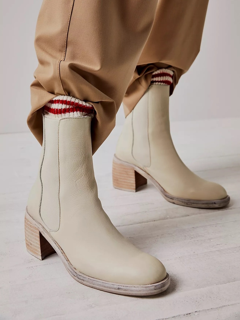 NWOT Free People Essential Chelsea Boots Chalk